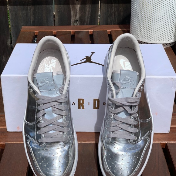 AIR JORDAN 1 RETRO LOW PINNACLE 'METALLIC SILVER' - Picture 9 of 10